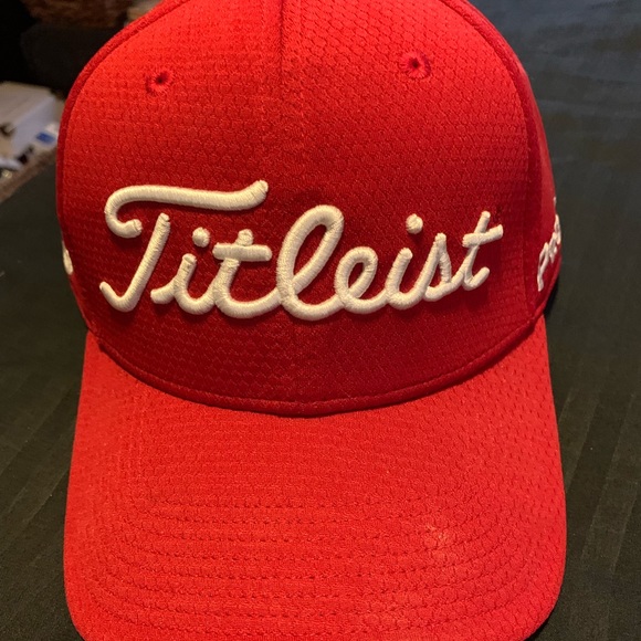 Titleist Other - Red & white adjustable Titleist hat